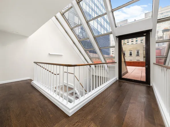 240 East 67th Street image 4 of 10