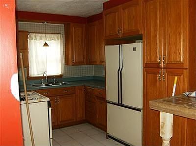 3rd image of 262 Marseilles Ave