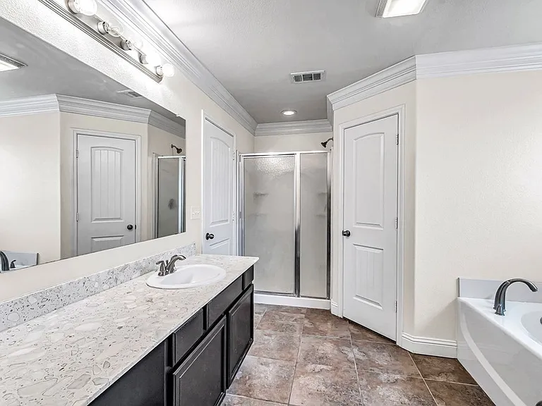 608 Memorial Ct — Photo 24
