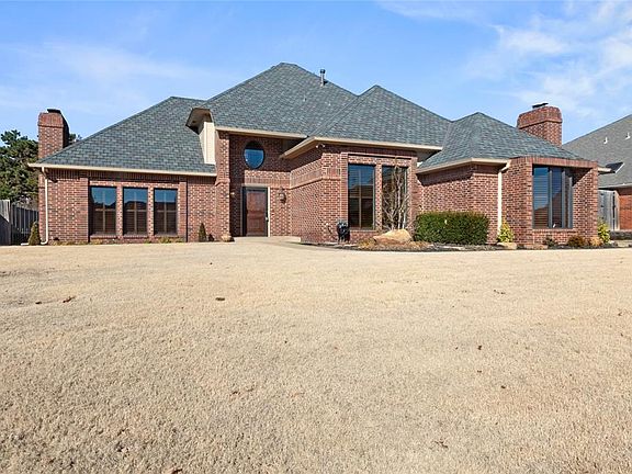 3rd image of 905 Gleneagles Dr