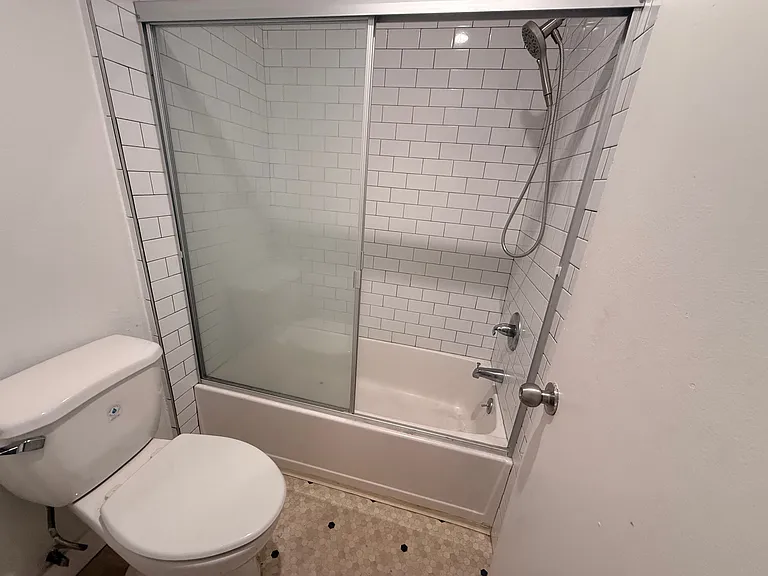 1420 North Mansfield Avenue - 205 — Photo 16