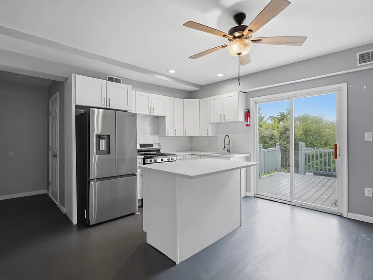 71 E 22nd St #2 — Photo 3