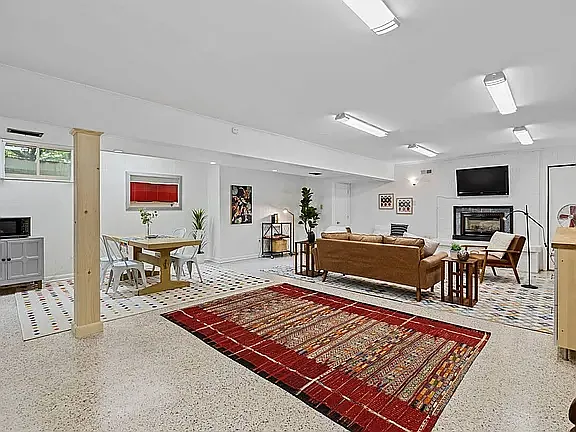 55 Cranesway Dr #1 — Photo 2