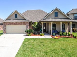 207 Still Waters Rd, Broussard, LA 70518