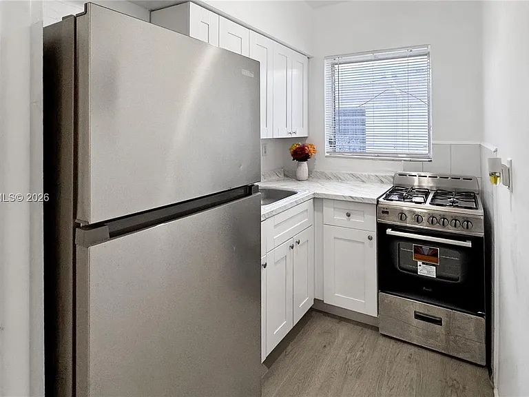 7717 Byron Ave #9 — Photo 11