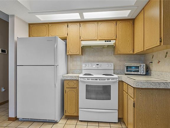 3rd image of 7941 Ravenwood Cv