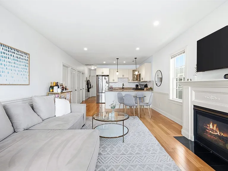 118 Saxton St #3 — Photo 10