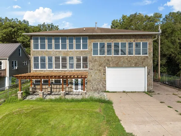 3808 S Concord St, Davenport, IA 52802