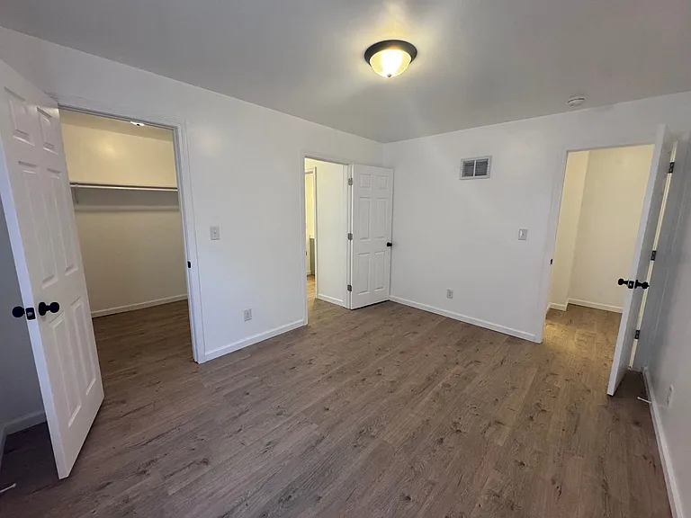 2230 Monroe St — Photo 17