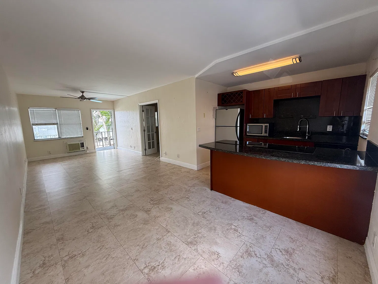 1100 NE 9th Ave — Photo 2