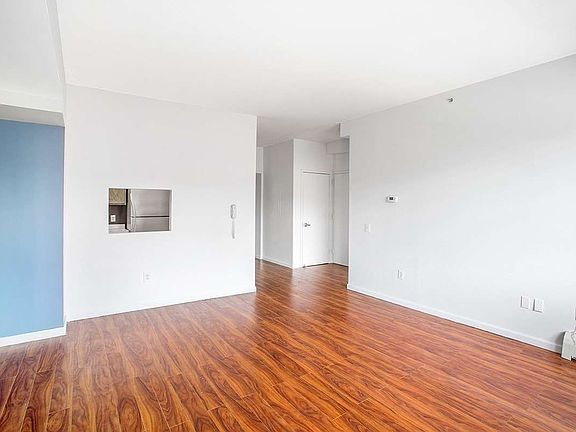 3rd image of 260 Beach 81 St #6L
