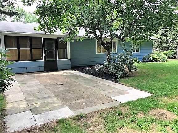 3rd image of 8 Butternut Dr