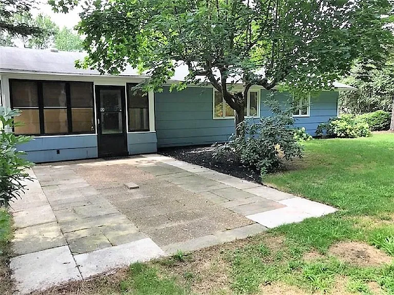 8 Butternut Dr — Photo 3