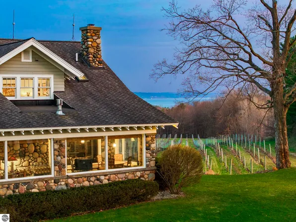 2770 Nelson Rd, Traverse City, MI 49686