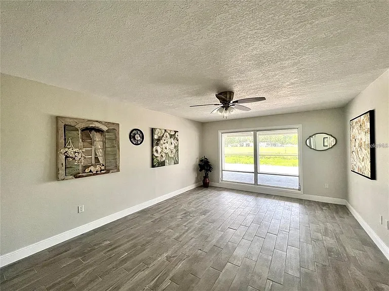912 La Jolla Ave — Photo 4