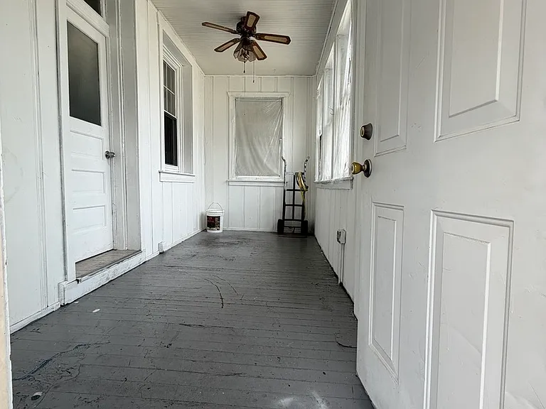 S Francisco Ave — Photo 15