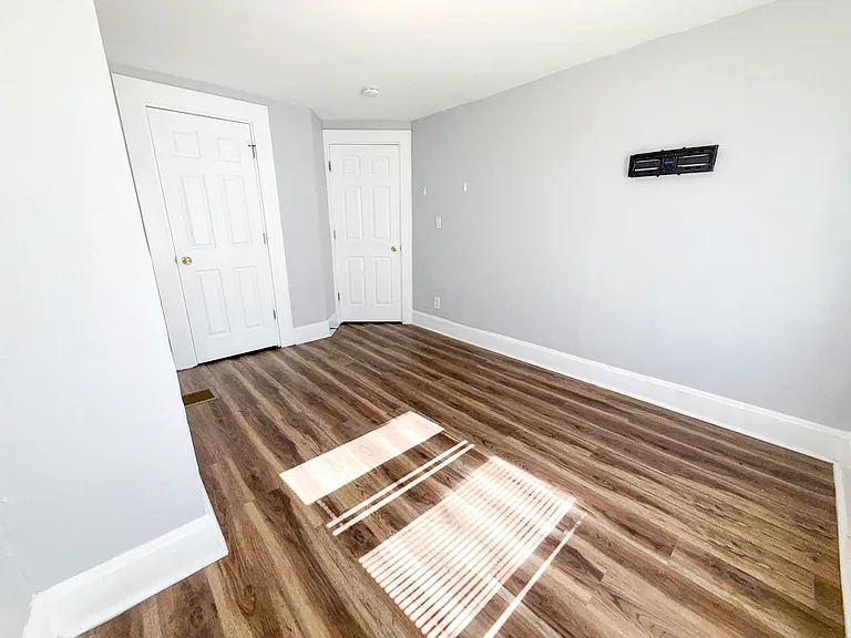 850 E Whittier St — Photo 16