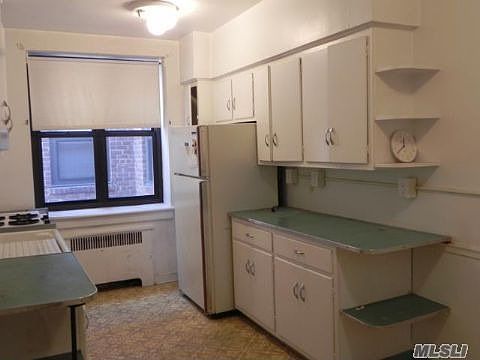 4th image of 1 Town House Pl APT 2L