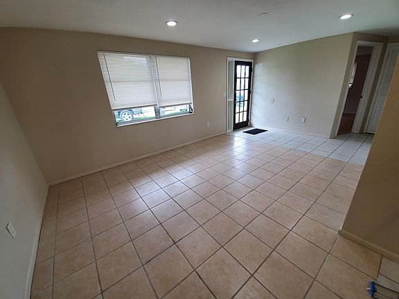 5th image of 3630 Wiltshire Dr