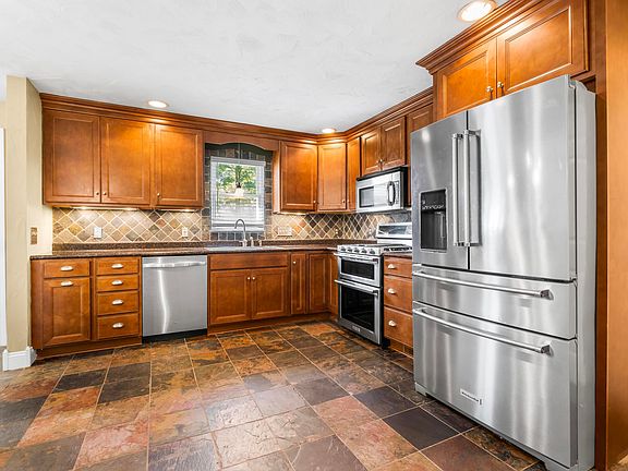 4th image of 3155 Watkins Rd