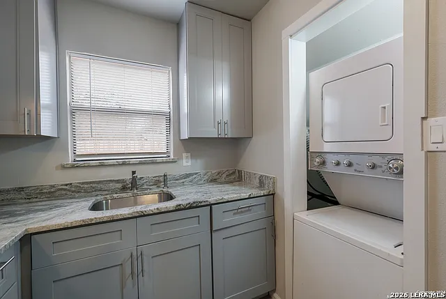 325 S Hackberry St — Photo 8