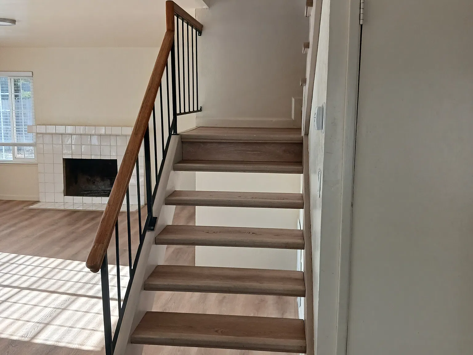 4 bed, 2.5 bath, 2165 sqft, $3,200 — Photo 2