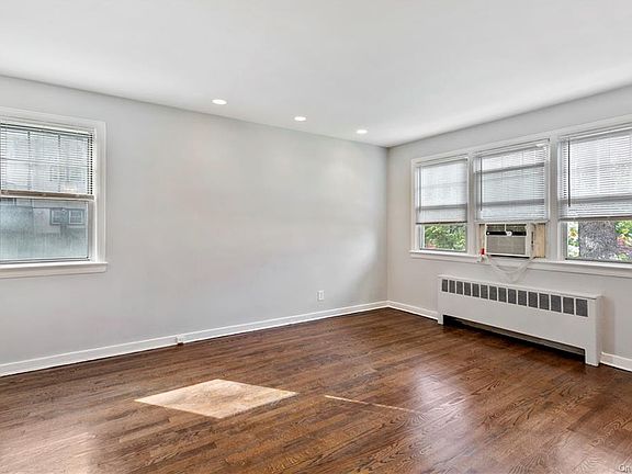 2nd image of 88 Underhill Ave APT 1A