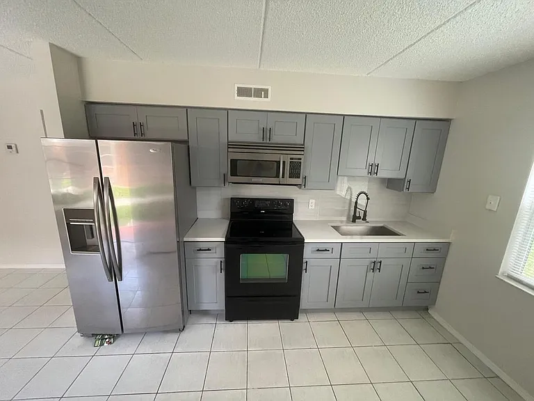 703 Michigan Ct #2 — Photo 6