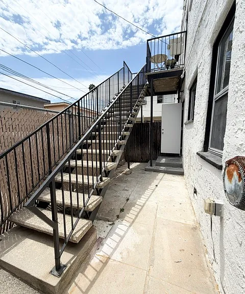 5916 1/2 Willoughby Ave — Photo 38