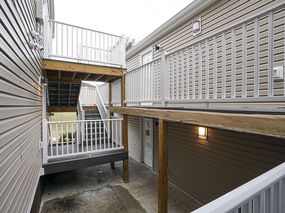 1st image of 230 Wood St #212