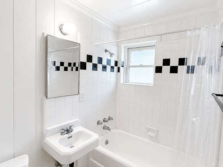 901 N Gardner St #2 — Photo 6
