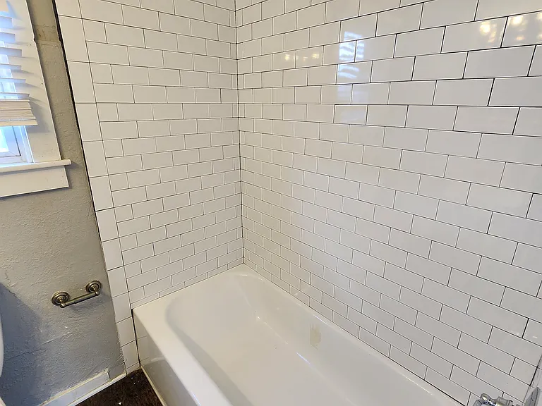 2300 W Lowden St — Photo 8