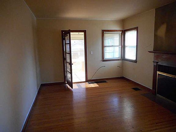 3rd image of 1537 Greenwood Ave