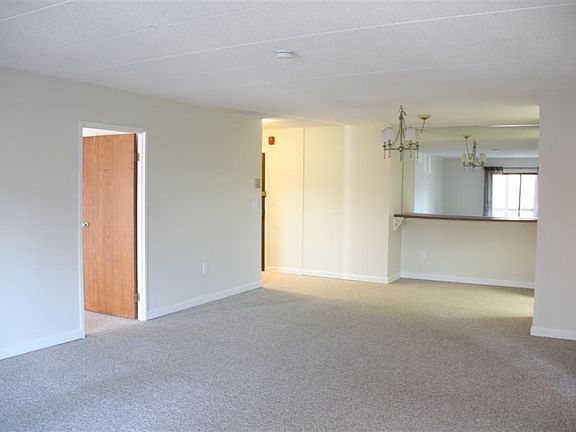 5th image of 180 Green St