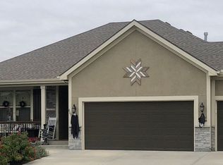 867 Ridge Dr, Lansing, KS 66043