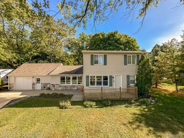 5100 Drayton Rd, Clarkston, MI 48346