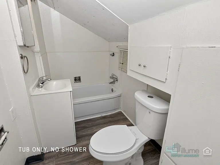Charming Multi-Unit Living in Prime Northeast Salem Location — Photo 15
