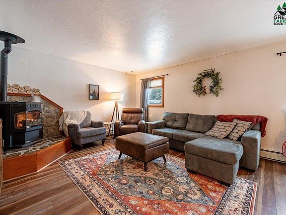 3rd image of 1603 Carr Ave