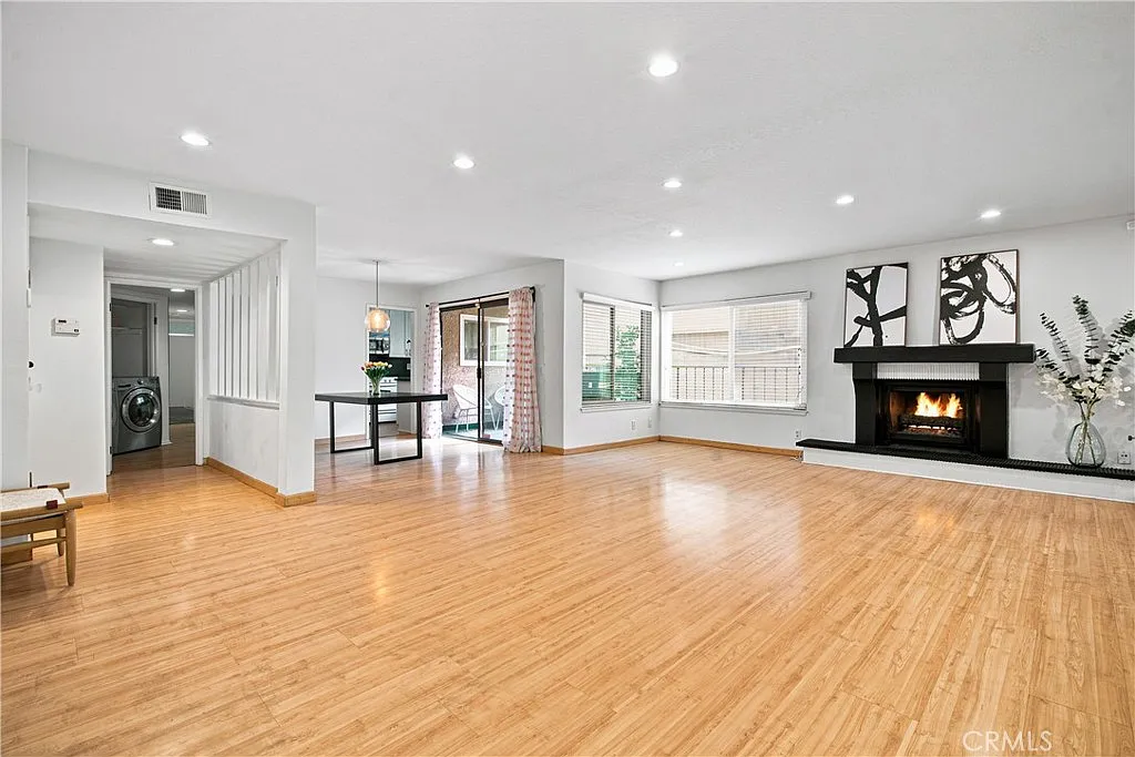 1 bed, 1154 sqft, $2,900 — Photo 2