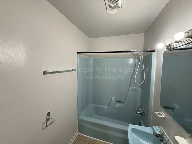 809 Denton Cir — Photo 18