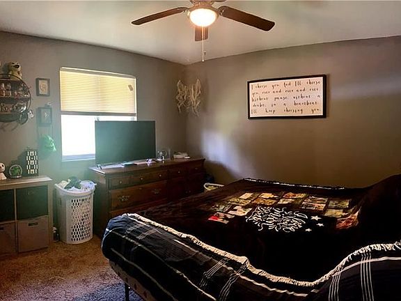 5th image of 108 Edgewater Dr