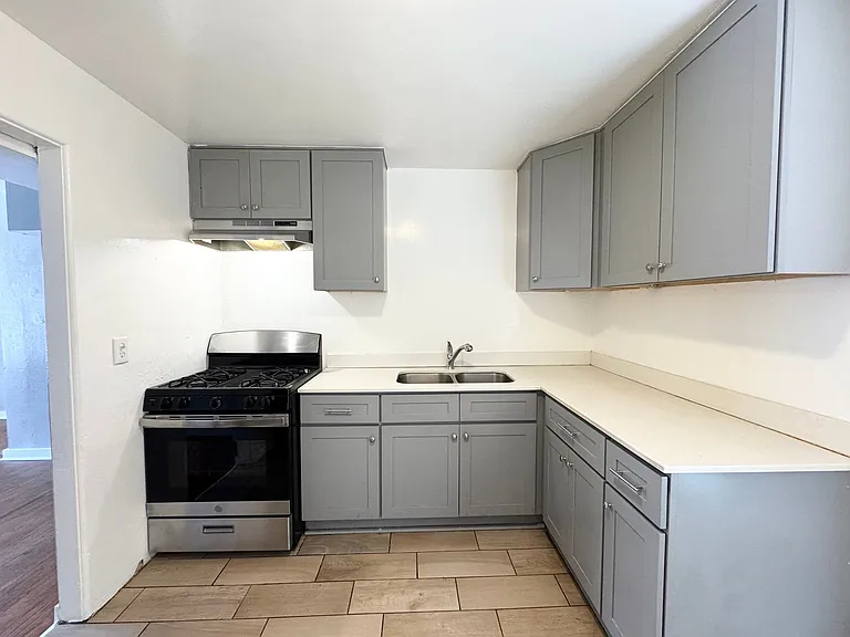 2030 NW 25th St #15 — Photo 9