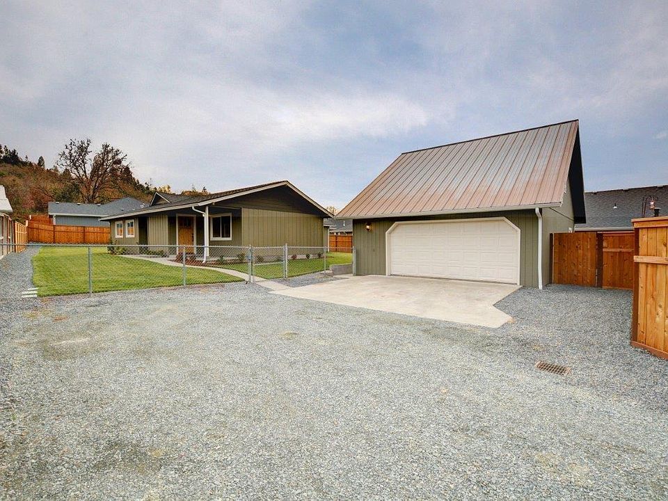 1st image of 395 Grandview Ln