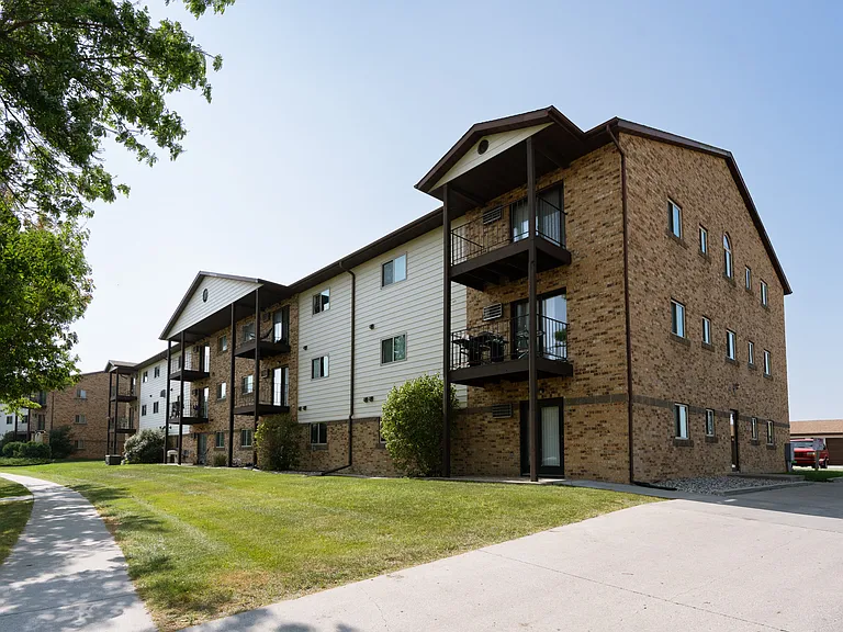 Fargo, ND Auburn Apartments | Exterior