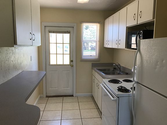 4th image of 3 Cypress Cir #B
