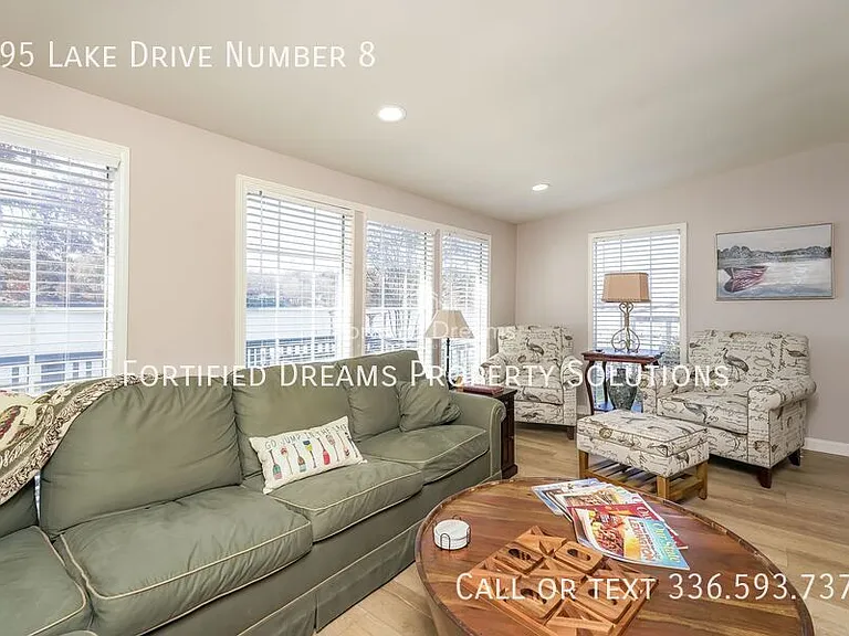 395 Lake Dr #8 — Photo 3