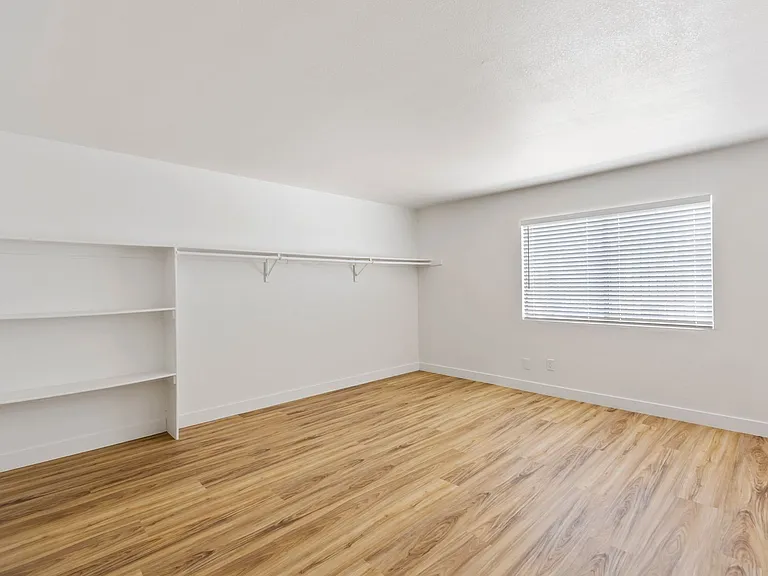 241 W Philadelphia Ave — Photo 5