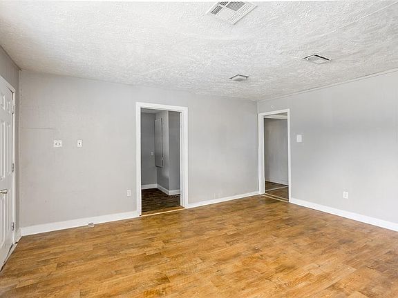 3rd image of 6015 Beekman Rd