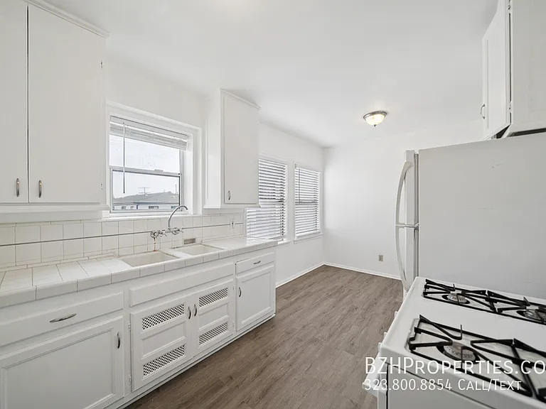 1402 1/2 N Mansfield Ave #1402-1/2 — Photo 7