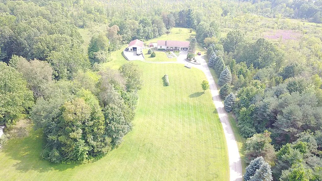 950 Swarthout Rd photo 1